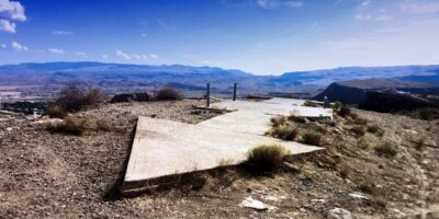 Concrete arrows in American desert – airmail beacons Airmail navigation concrete arrow